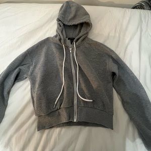 I’m selling a crop sweater, Brand: FOREVER 21, Size: S, Color: Gray